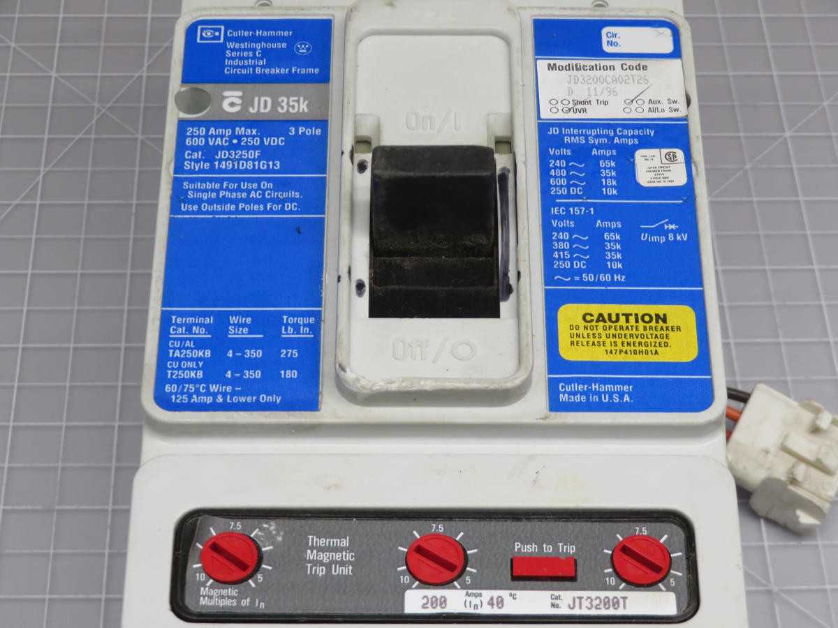 CUTLER HAMMER JD3250F SER C CIRCUIT BREAKER FRAME 250 AMP 600 VAC 250 VDC T195370 - CIRCUIT BREAKERS