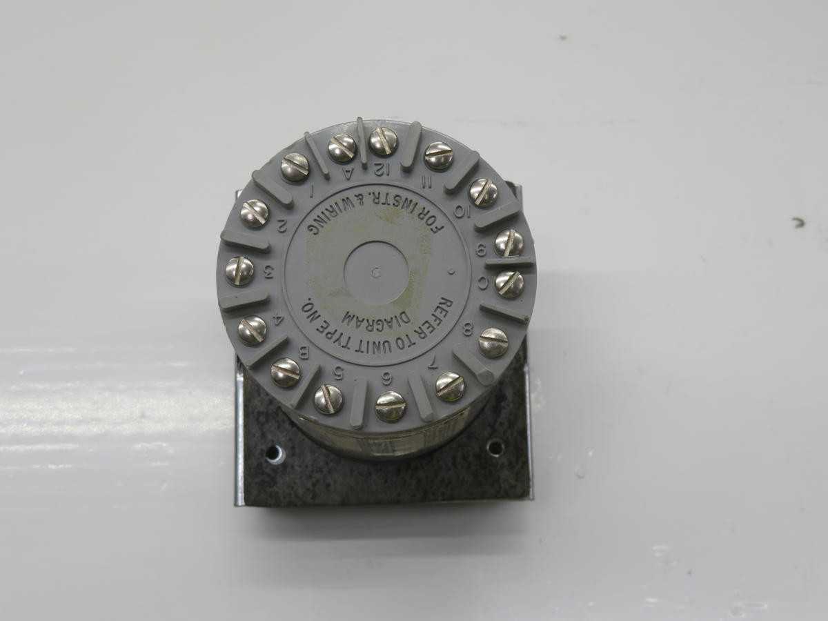 Eagle Signal HG103A6 Repeat Cycle Timer - Model T242568 - ELECTRICAL TIMERS