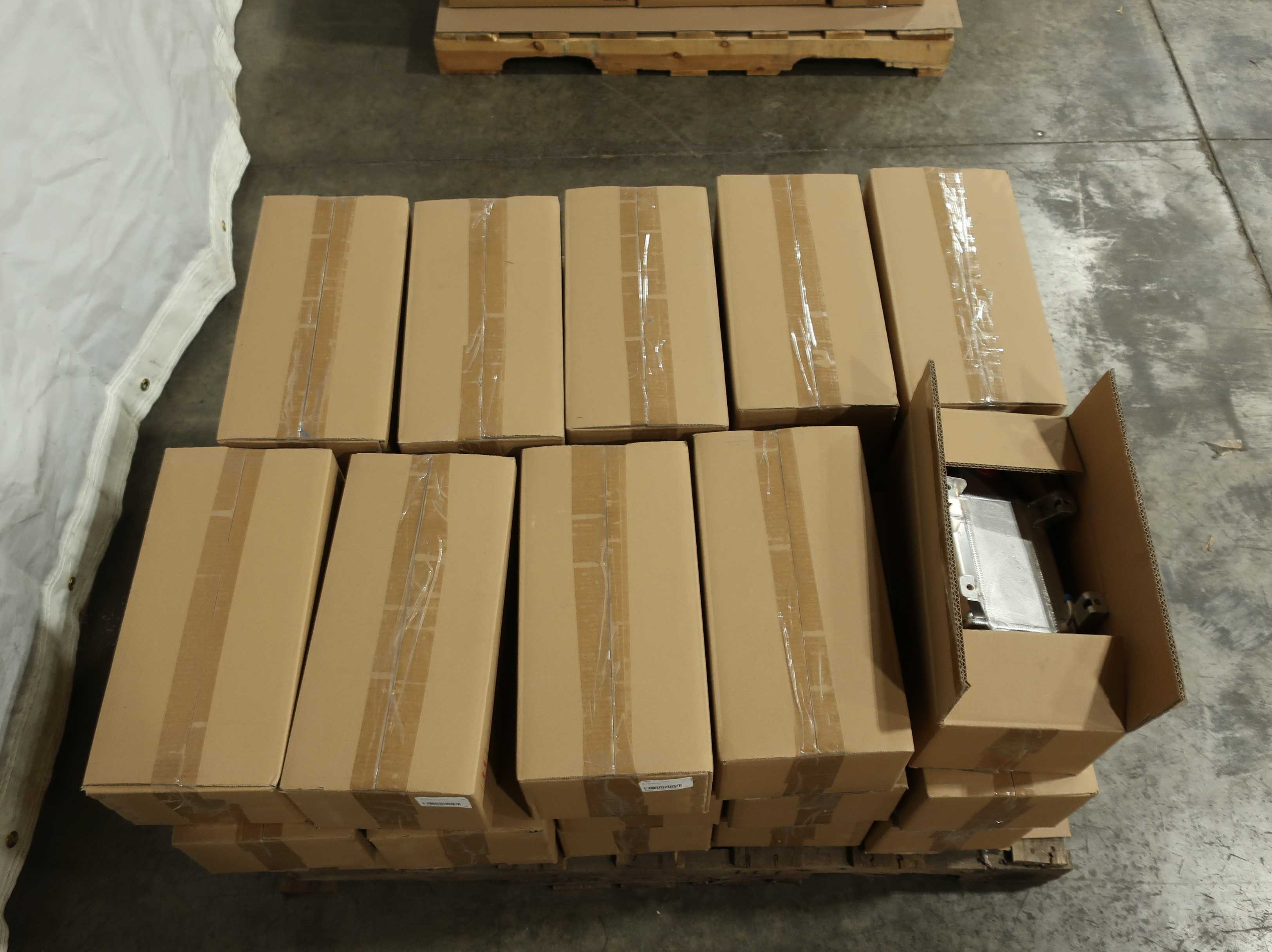 SKU 1775806 - LOT OF 30 WUXI AHT 176464 INTERCOOLERS - COOLING EQUIPMENT