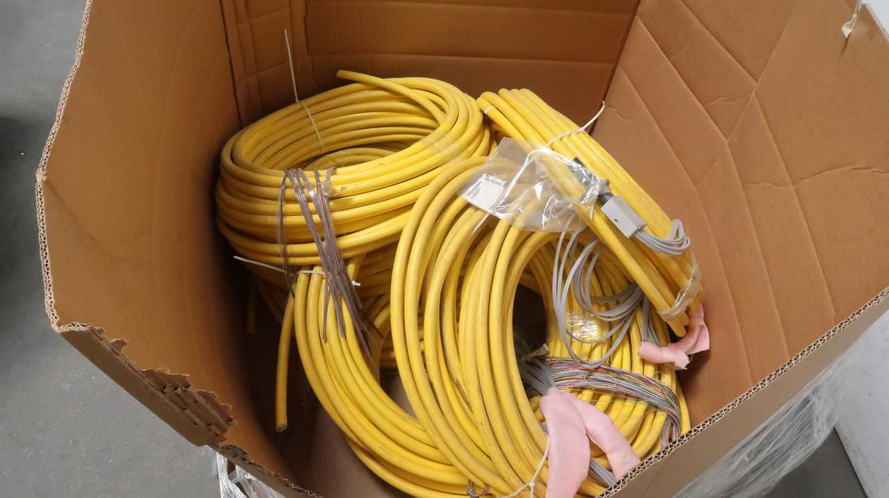 COMMSCOPE 1272786 SINGLE MODE RIBBON IFC RISER FIBER OPTIC CABLE 432 F 700 FT - FIBER OPTIC CABLE