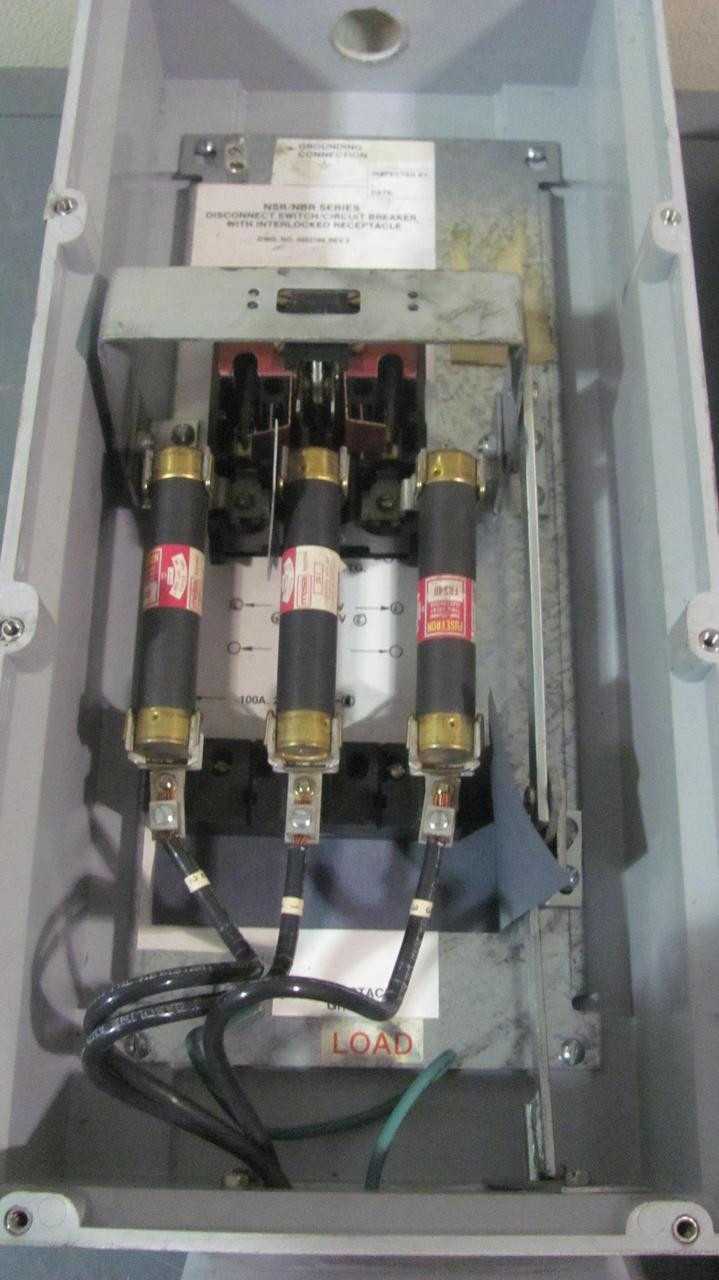 CROUSE-HINDS N5R6352 M89 ENCLOSED BREAKER SWITCH 4 POLE 60 AMPS 600 VAC 50 HP - CIRCUIT BREAKERS