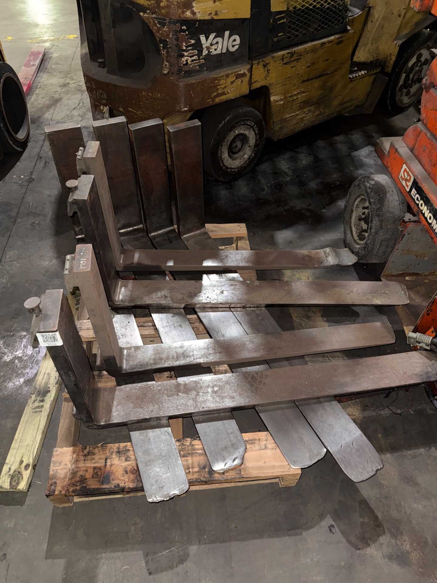 Bulk Qty of Forklift Forks - MATERIAL HANDLING