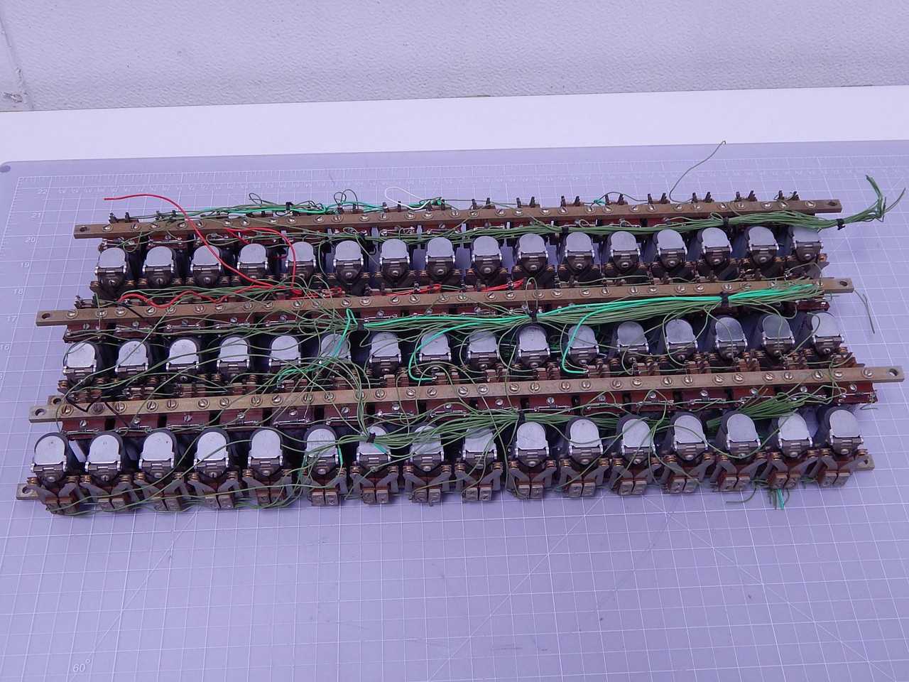 LOT OF 96 GTE PP-70330-34CA ELECTRONIC COIL RELAY T141854 - ELECTRICAL RELAYS