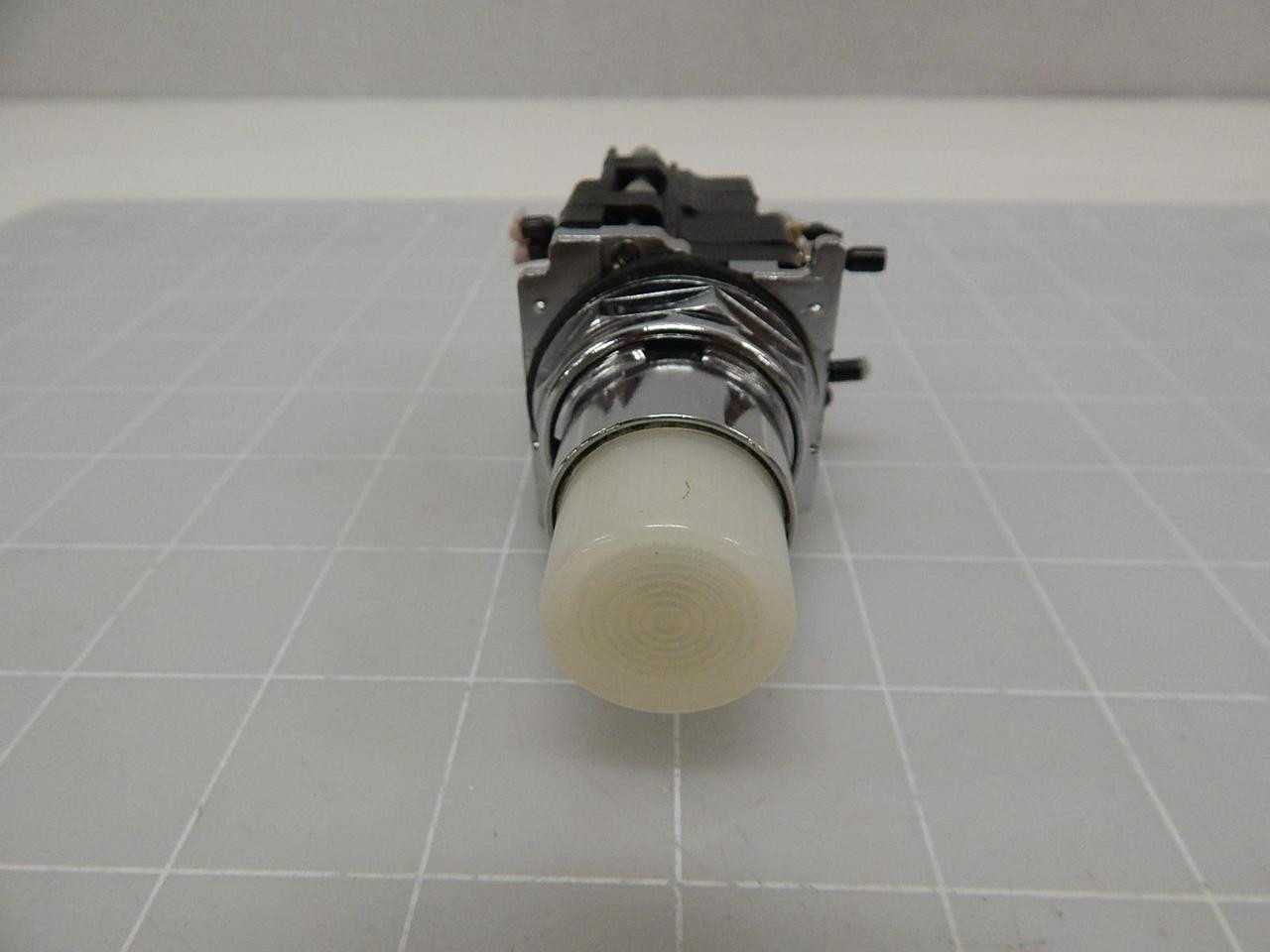 LOT OF 29 CUTLER HAMMER 10250T/91000T LIGHT T59430 - DISCONNECT SWITCHES