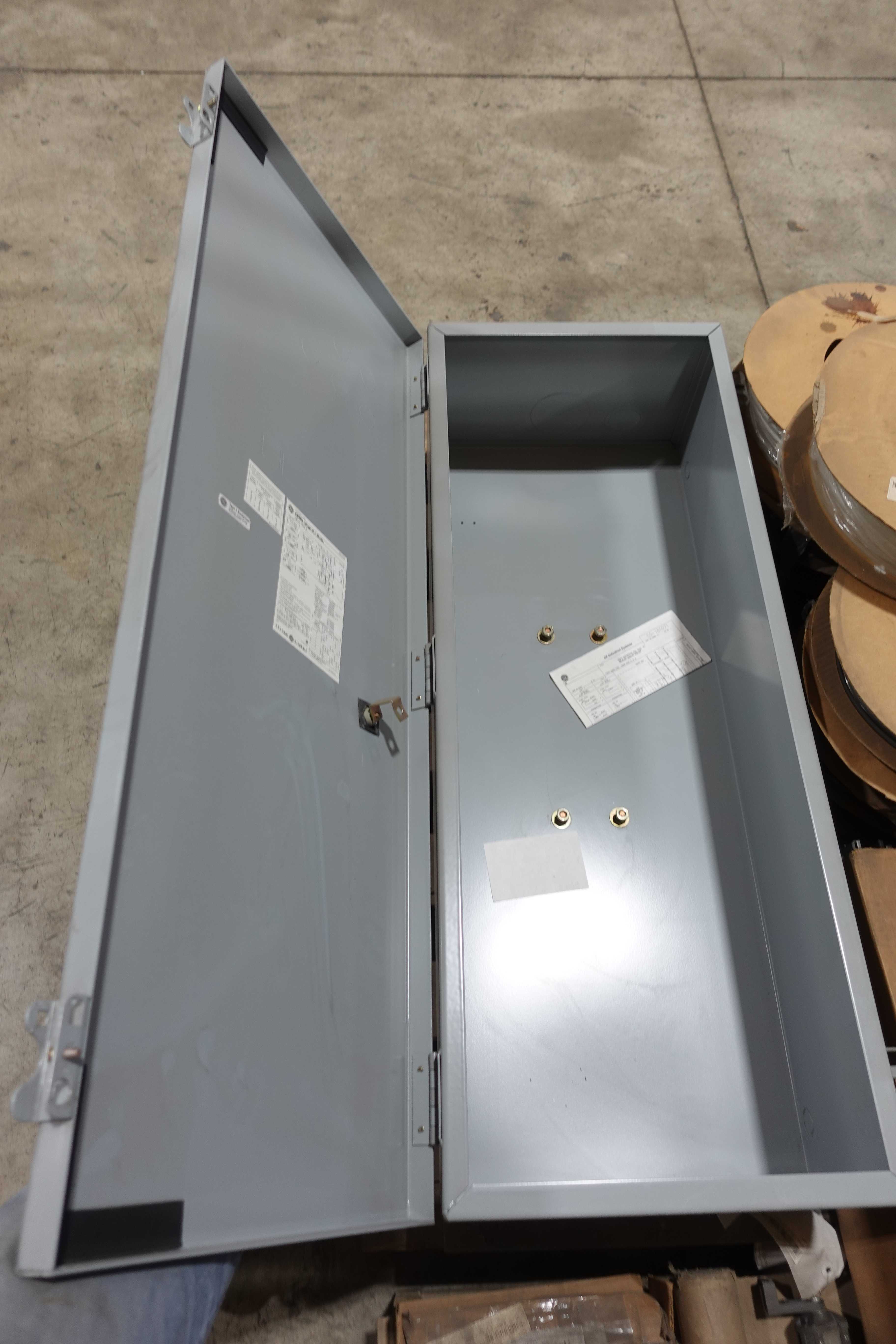 SKU 1779669 - 6 PALLETS OF ASSORTED ELECTRICAL - ELECTRICAL COMPONENTS