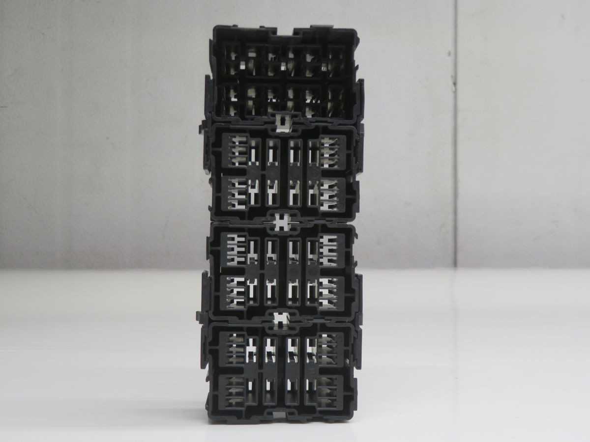 LOT OF 70 1449658 FUSE HOLDER T249309 - FUSES