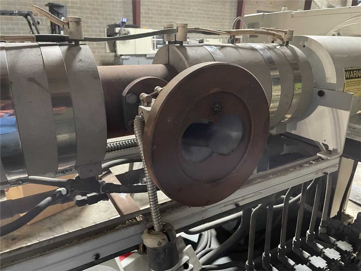 1999 3.5" Cincinnati Milacron Side Feed Extruder, 75 HP, 30:1 L/D Ratio - PLASTICS & RUBBER