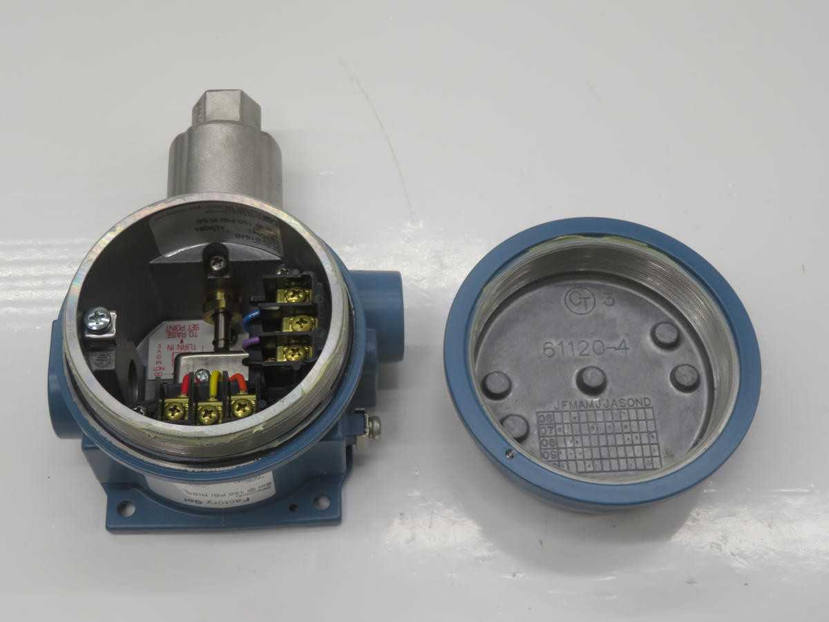 UNITED ELECTRIC J120-S164B PRESSURE SWITCH T243607 - SWITCHES