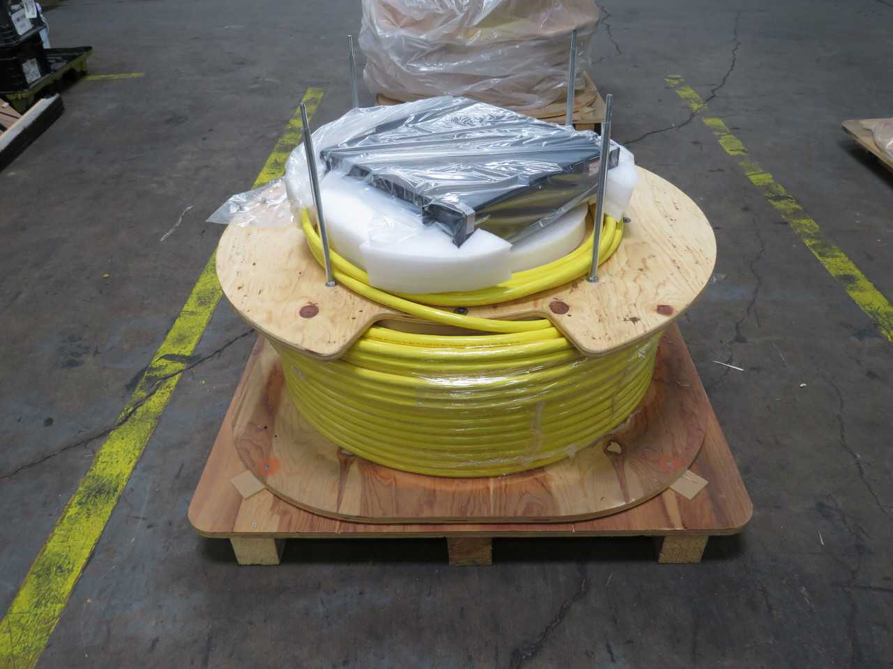 COMMSCOPE HCD1-2BRCL0A150M HCD1-2BRCL0A150M 288F LC/STB EHD OFNR LT T185149 - FIBER OPTIC CABLE