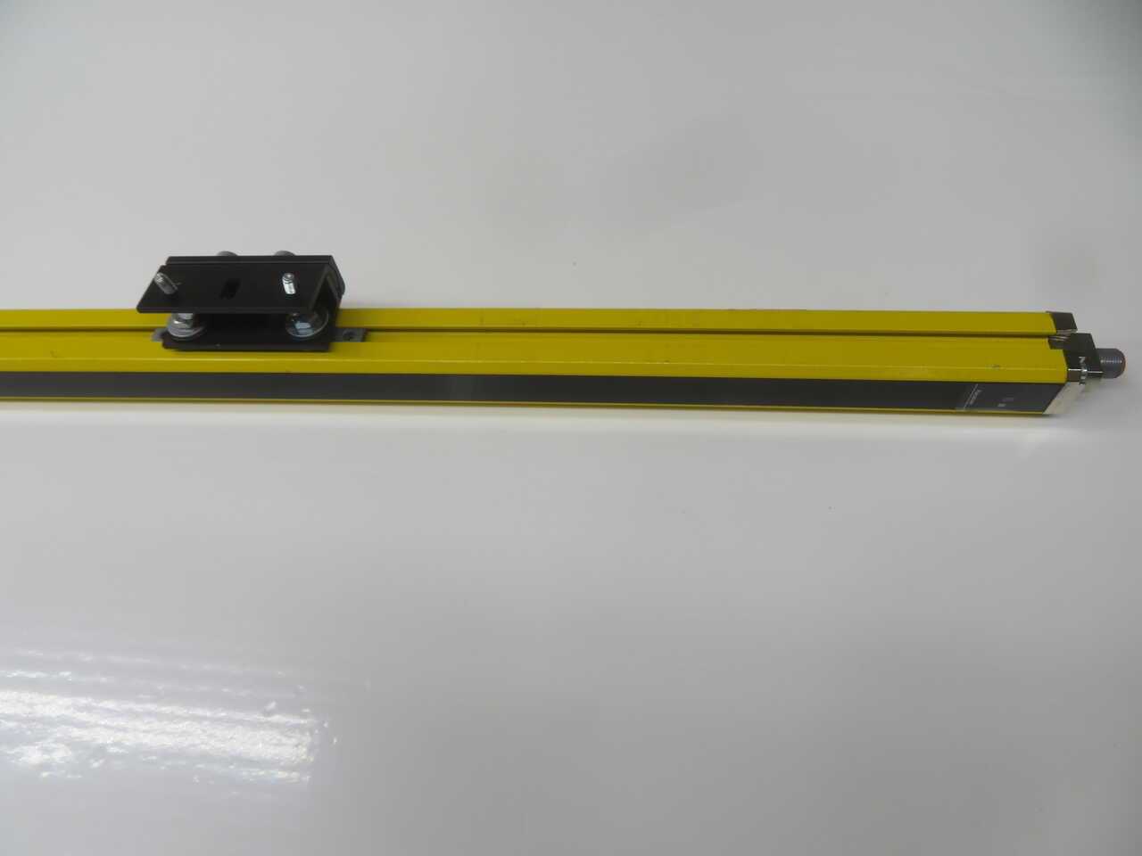 LEUZE SD4R30-1800E 67840818 SAFETY LIGHT CURTAIN RECEIVER - SENSORS