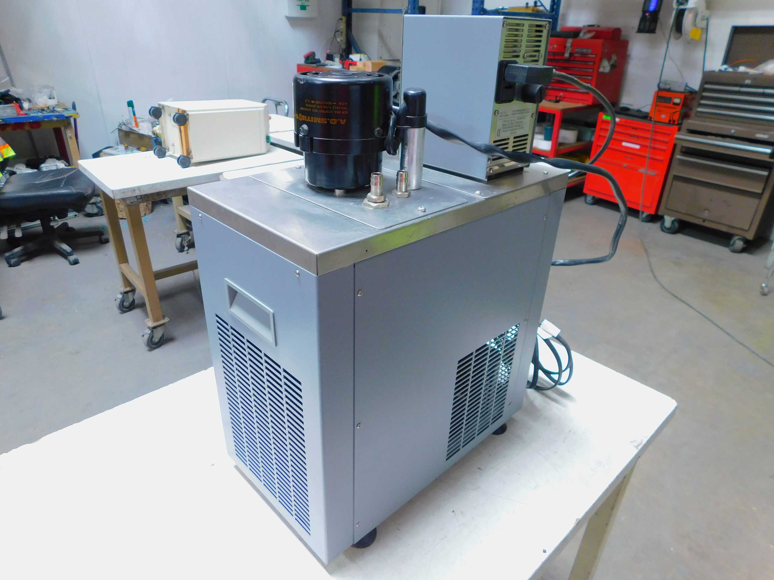 GRANT LVF6 LOW-TEMPERATURE CIRCULATING WATER BATH 5 TO 99C, 5 L - TEMPERATURE CONTROLLERS