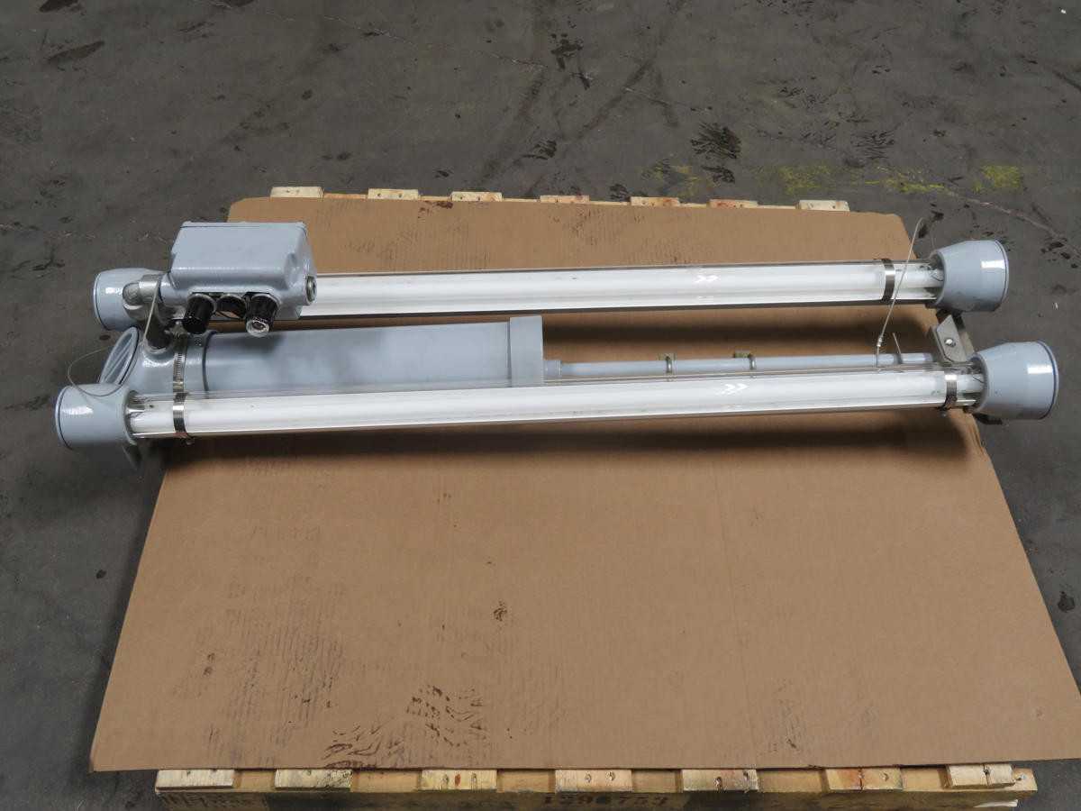 COOPER EVFDR22029/UNV FLUORESCENT VAPOR LIGHTING FIXTURE T201526 - LIGHT FIXTURES