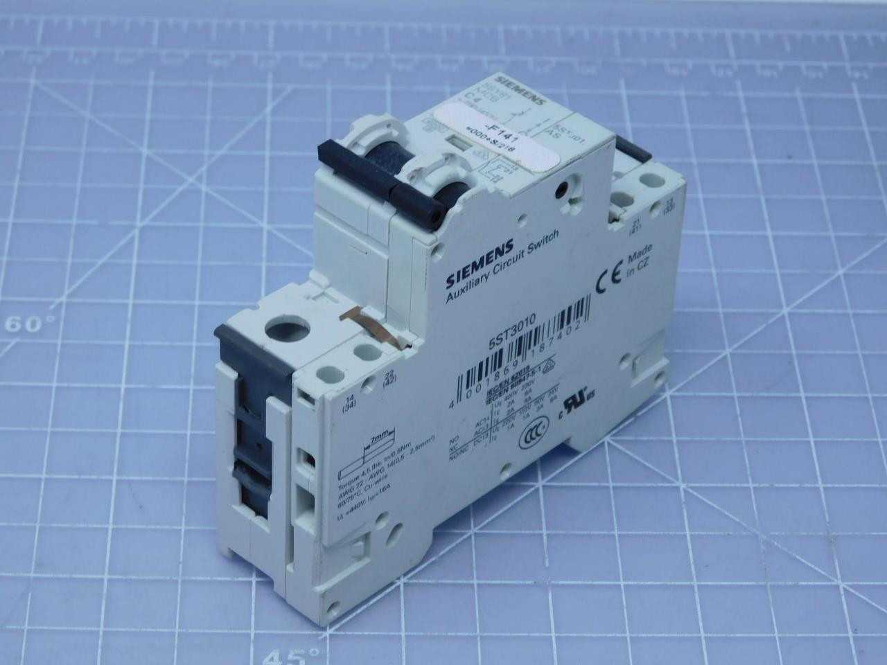 LOT OF 24 SIEMENS 5SY6104-7 CIRCUIT BREAKERS 1 POLE 4 A W/ 5ST3010 AUXILIARY CIRCUIT SWITCHES T13249 - CIRCUIT BREAKERS