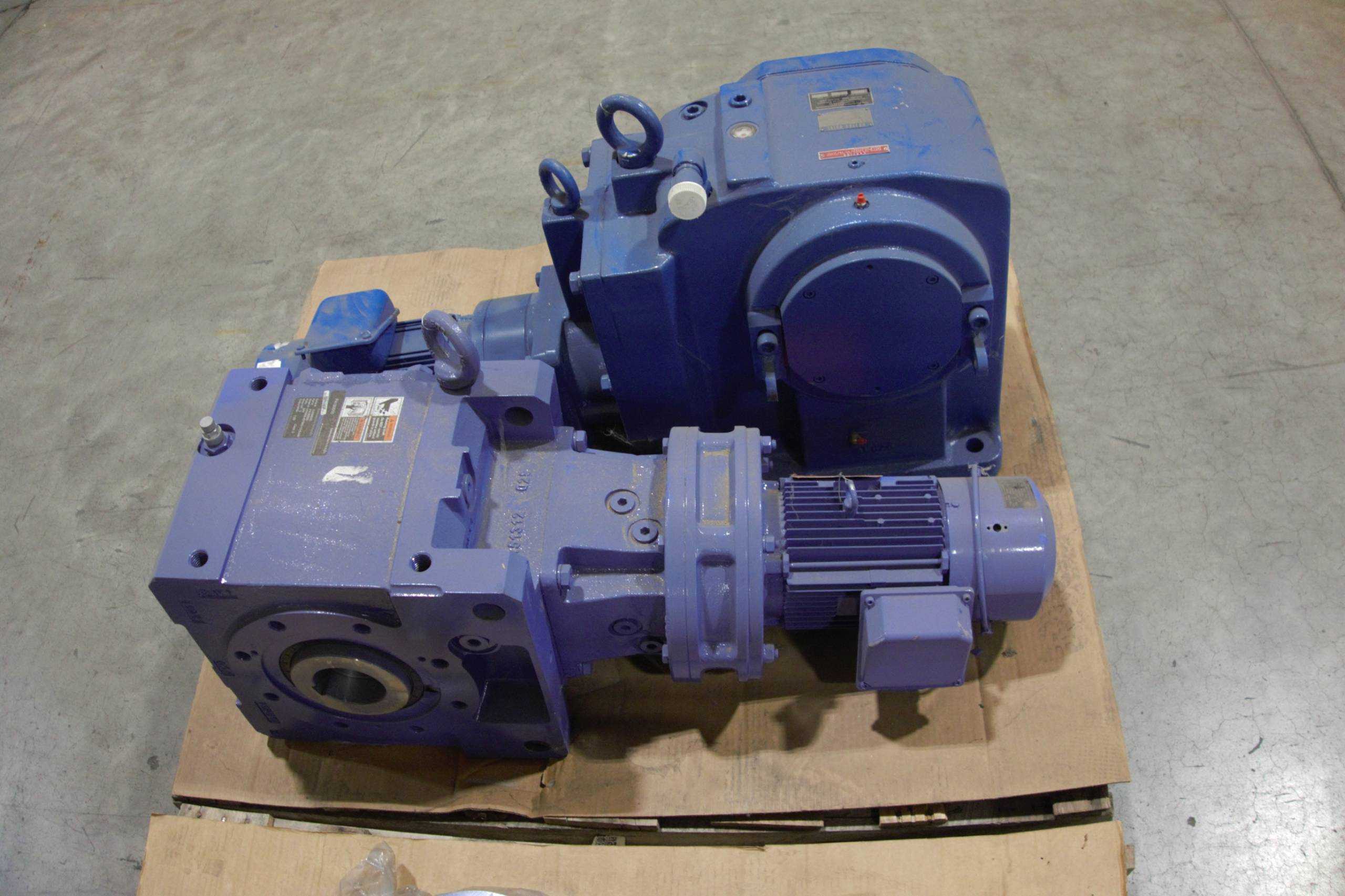 SKU 1786854 - 2 PALLETS OF ASSORTED SUMITOMO AND SEW-EURODRIVE GEARMOTORS - GEARMOTOR