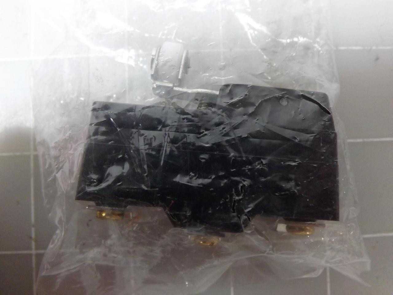 LOT OF 67 EATON E47Y4280 LIMIT SWITCH T48793 - SENSORS