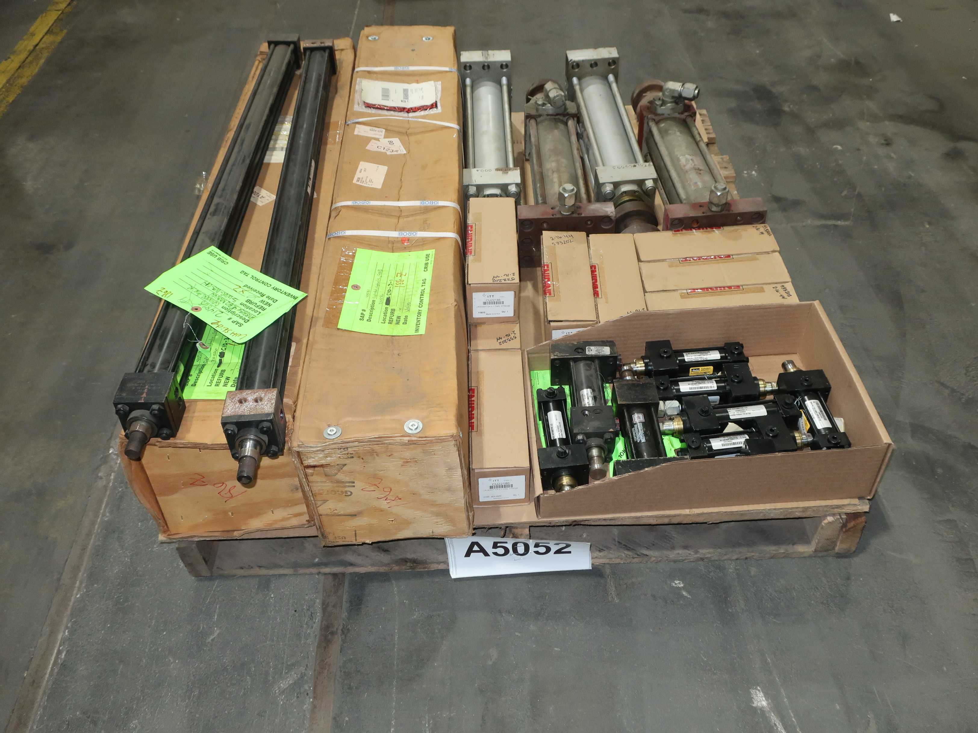 PALLET OF ASSORTED HYDRAULIC CYLINDERS - HYDRAULIC CYLINDERS