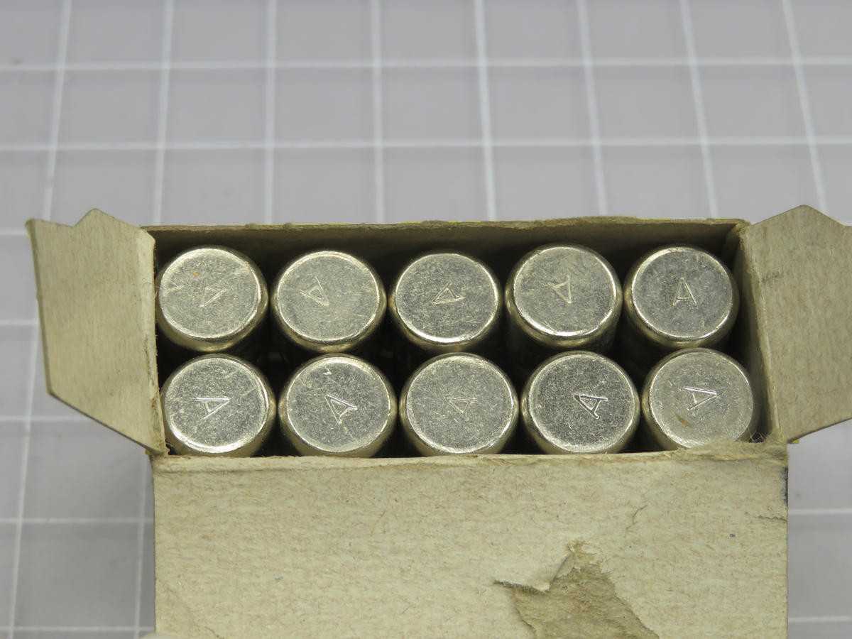 LOT OF 18 BUSSMAN FNQ-2 TIME DELAY GENERAL PURPOSE FUSE T223409 - FUSES