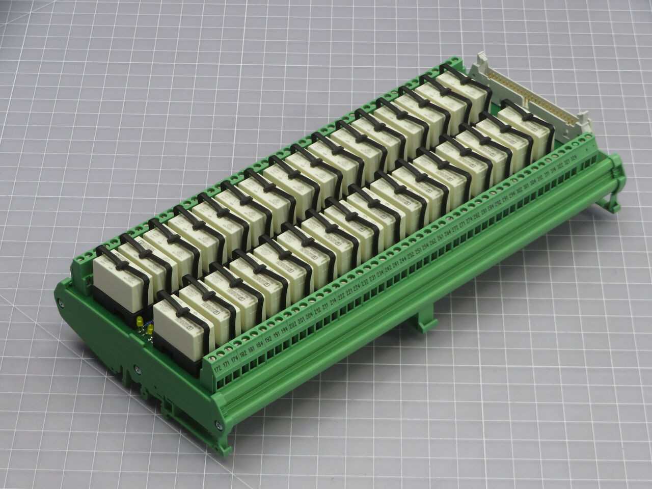 PHOENIX CONTACT UM-32 RM/RT-G24/21/PLC I/O MODULE T245457 - INDUSTRIAL PARTS
