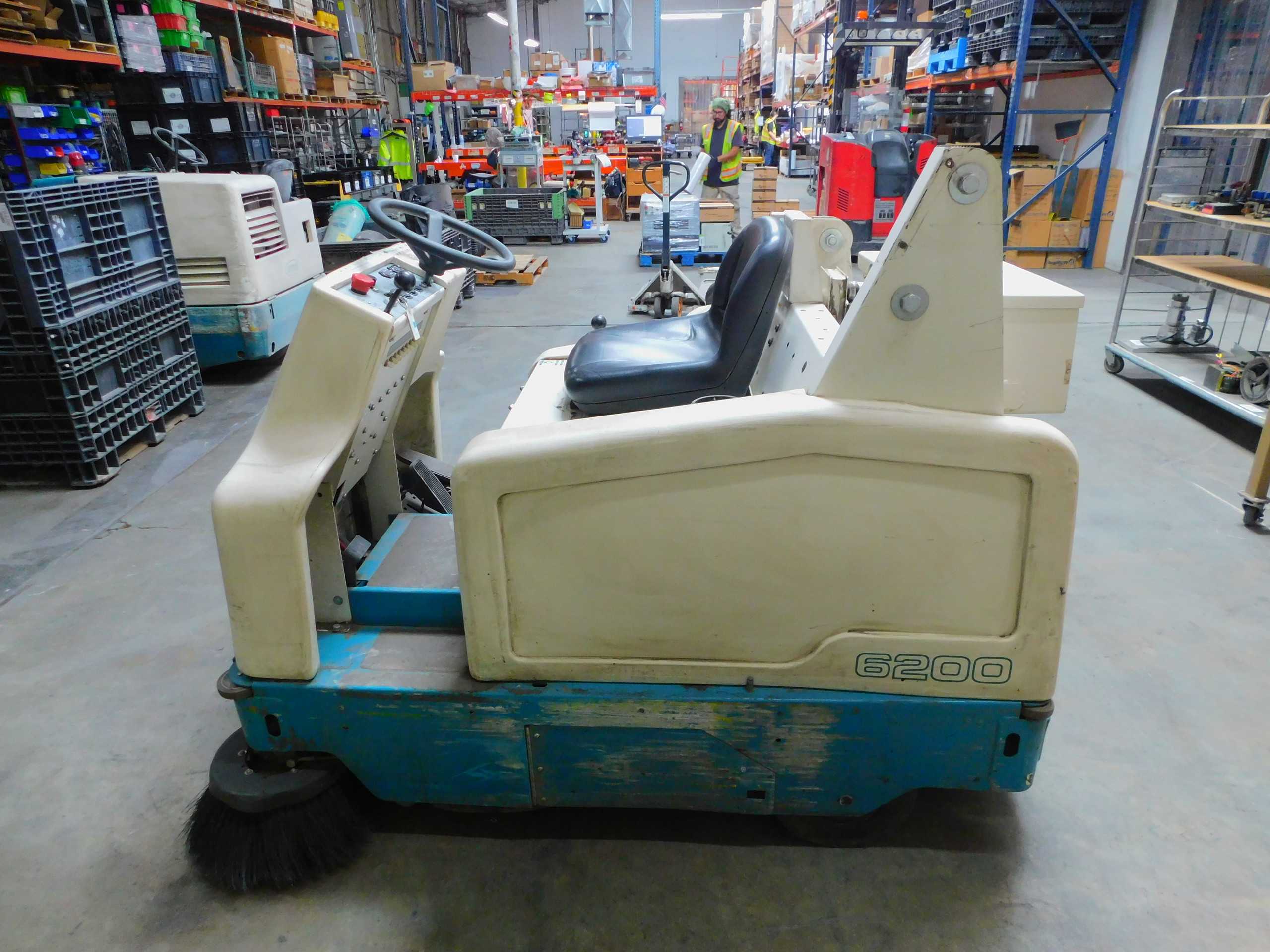 Tennant 6200 Ride-On Power Sweeper For Efficient Cleaning - SWEEPERS