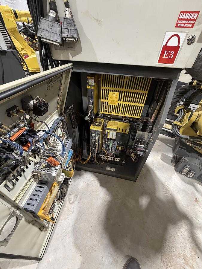 2009 FANUC R-2000iB/165F Robot, 165kg Payload, 2655mm Reach, R-30iA Controller - ARTICULATED ROBOTS