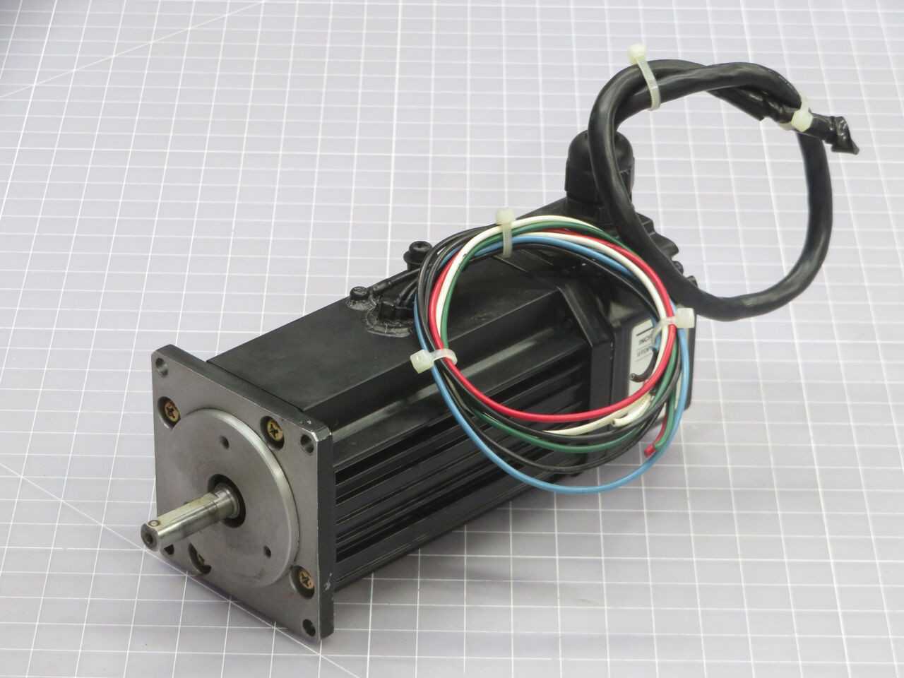 YASKAWA USAREM-01CFJ33 AC SERVO MOTOR T245613 - SERVO