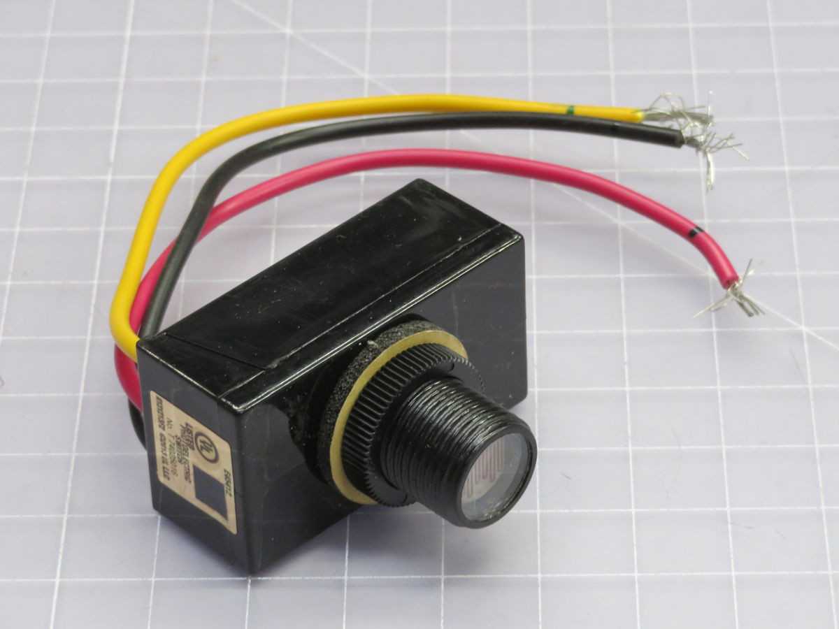 LOT OF 120 ALR AA-1068 PHOTO CONTROL SENSOR SWITCH T254920 - SENSORS