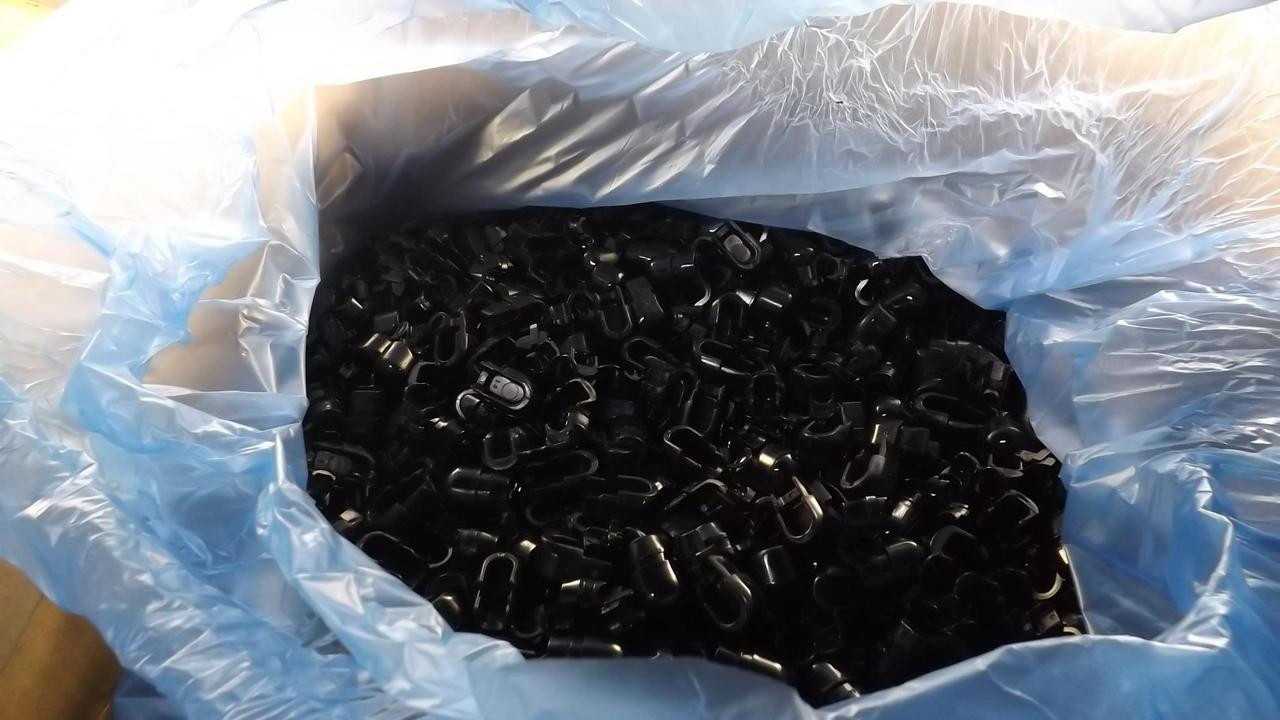 LOT OF 4500 HEYCO 1320 SR10-2 BLACK RIGHT ANGLE STRAIN RELIEF T25668 - STRAINERS