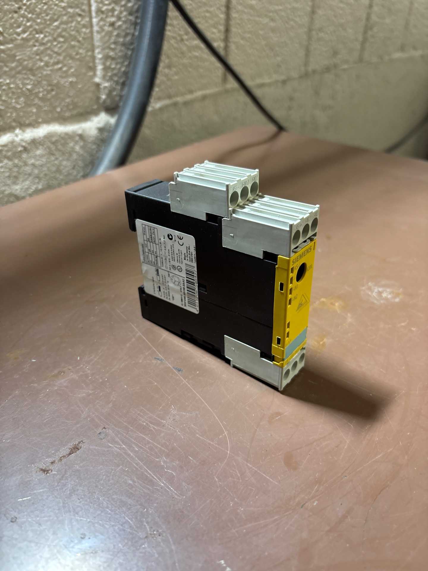 SIEMENS 3RK1205-0BE00-0AA2 SAFETY MODULE AS-INTERFACE - PLC MODULES