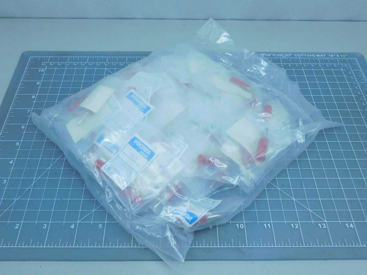 LOT OF 100 VOLTREX 852-R INSULATED BANANA PLUG T151250 - PLUGS & RECEPTACLES
