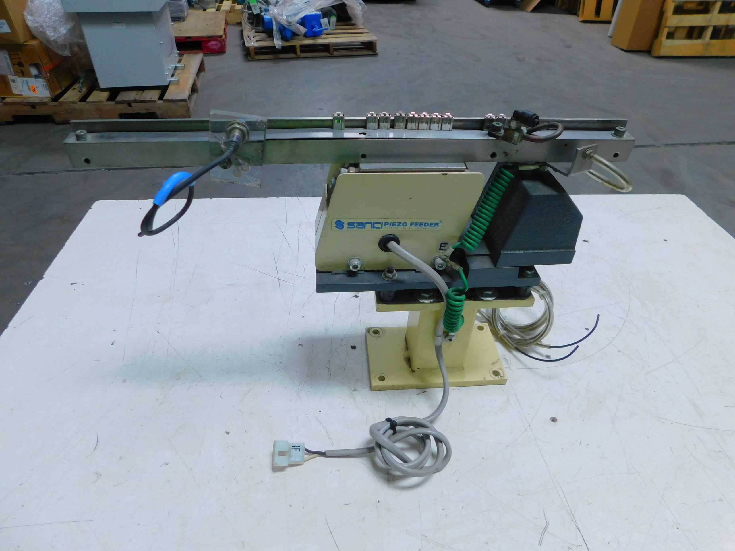 SANKI PIEZO IN-LINE PARTS FEEDER, 250V - AUTOMATION & CONTROLS