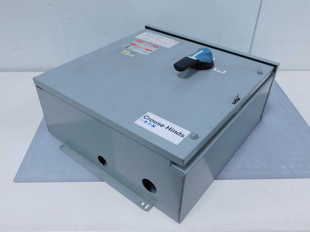 CROUSE-HINDS CCBS03 F15 DS100 CCD PHOTOVOLTAIC COMBINER BOX 100 AMP T145222 - DISCONNECT SWITCHES