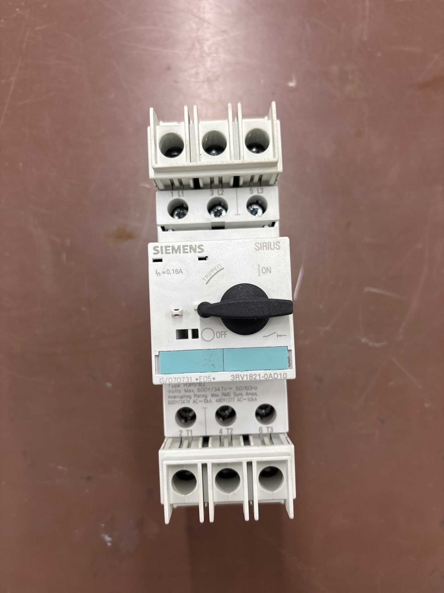 SIEMENS 3RV1821-0AD10 MOLDED CASE CIRCUIT BREAKER - CIRCUIT BREAKERS