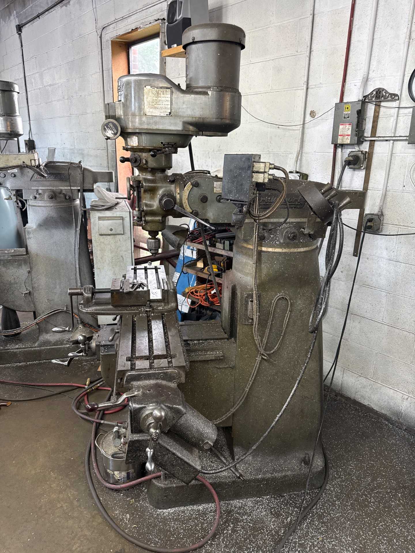 1980 BRIDGEPORT SERIES I VERTICAL MILLING MACHINE - VERTICAL MILLING MACHINES