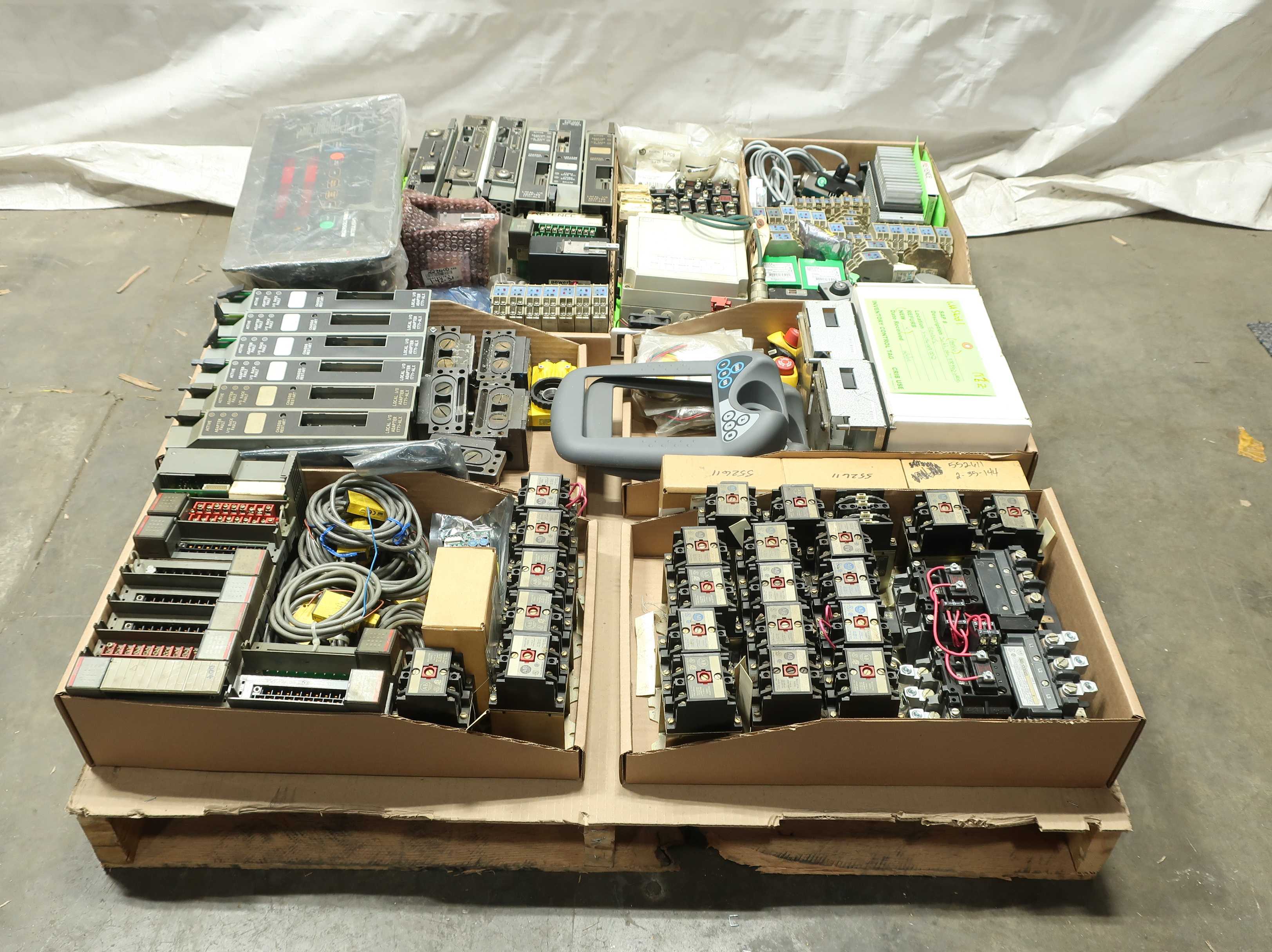 PALLET OF ASSORTED ELECTRICAL AND AUTOMATION CONTROLS - AUTOMATION & CONTROLS