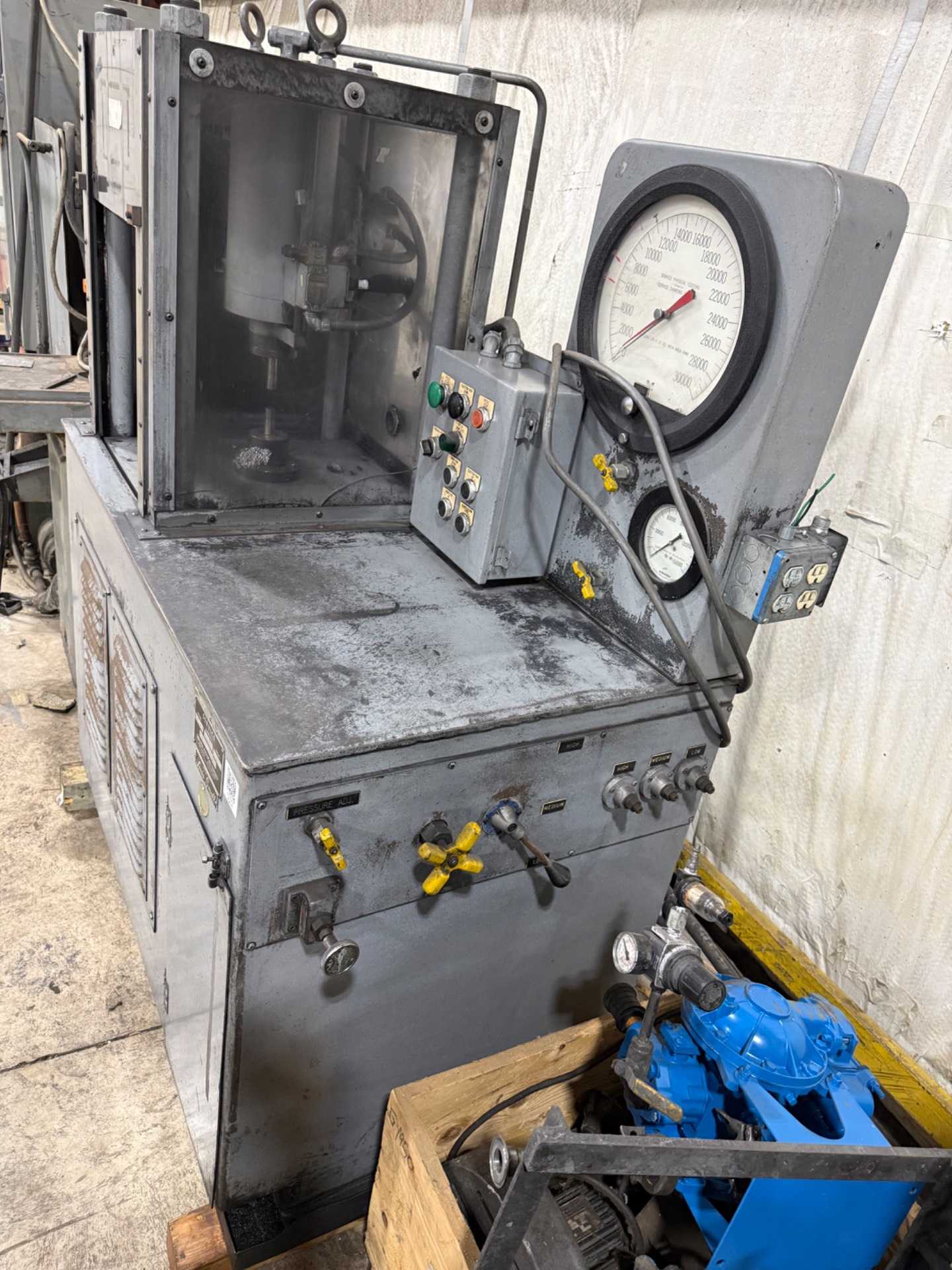 Louis Small PM P30B16 Compression Machine For Efficient Performance - MATERIAL TESTING