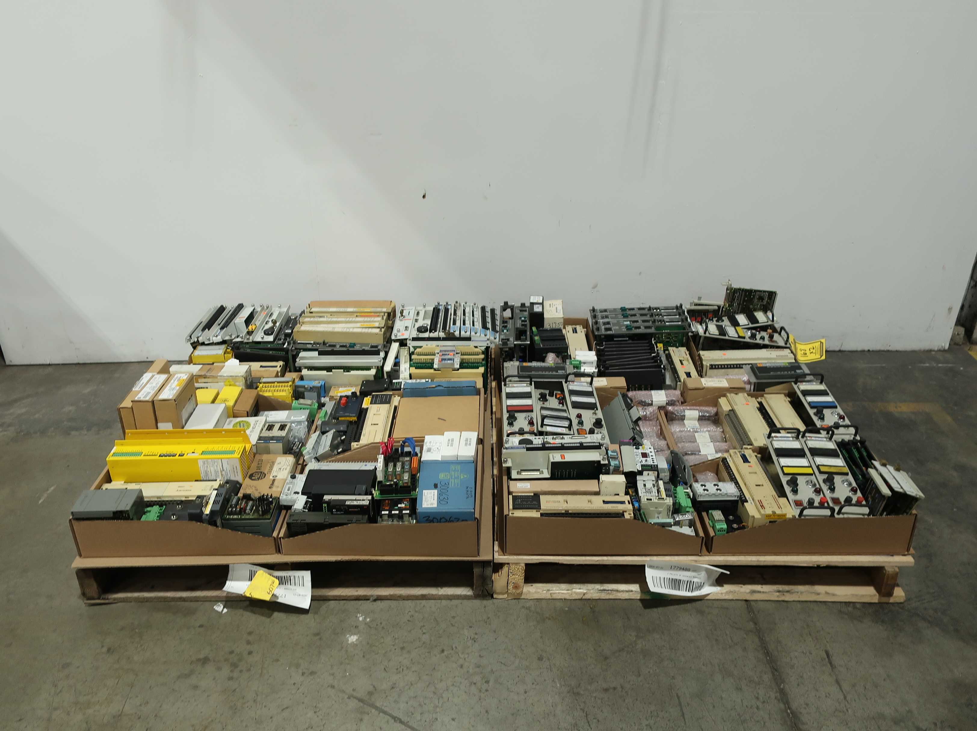 SKU 1779408 - 2 PALLETS OF ASSORTED MODULES - PLC MODULES