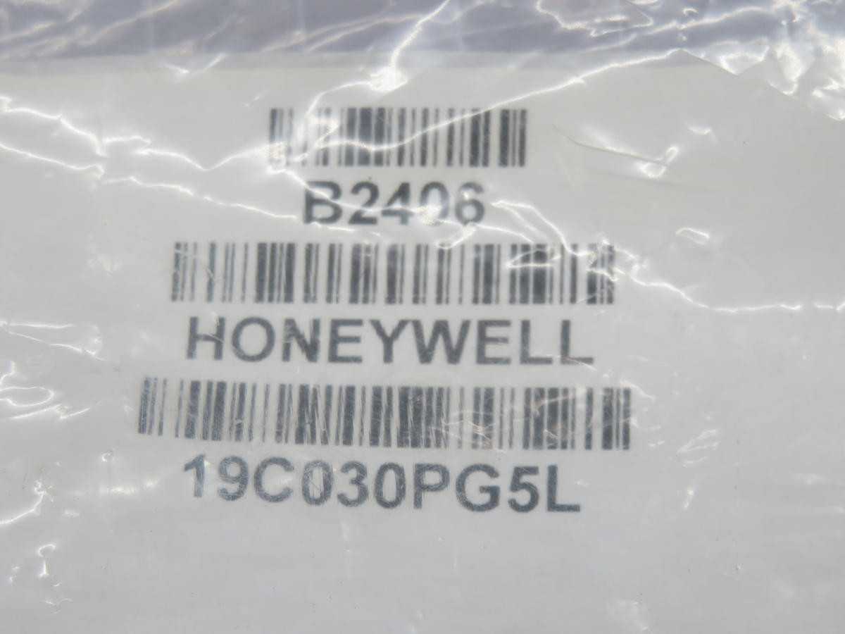 LOT OF 8 HONEYWELL 19C030PG5L SENSOR 30PSIG 1/4"NPT 0.1V T223640 - SENSORS