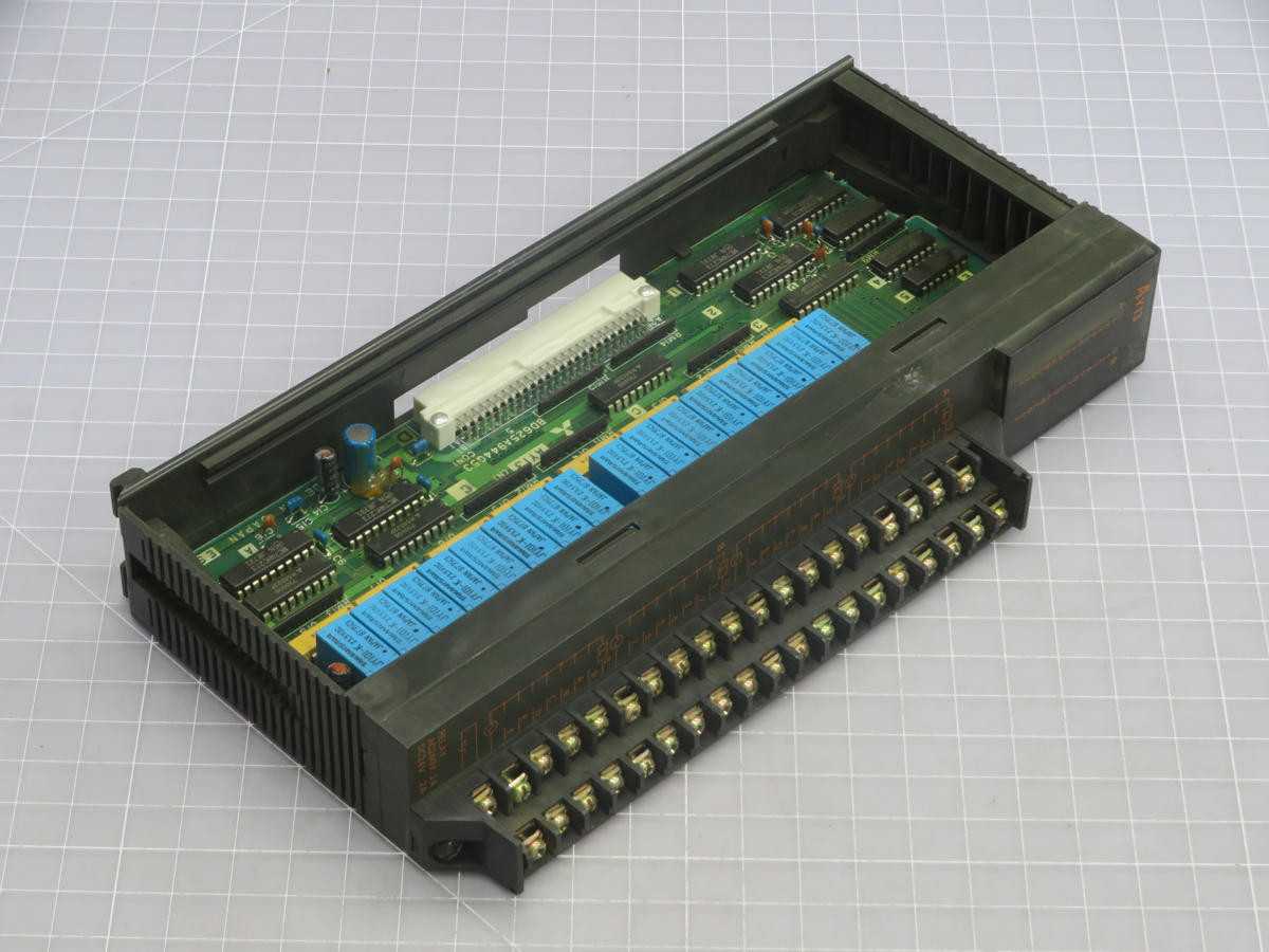 MITSUBISHI AY-13 OUTPUT MODULE T241349 - PLC MODULES
