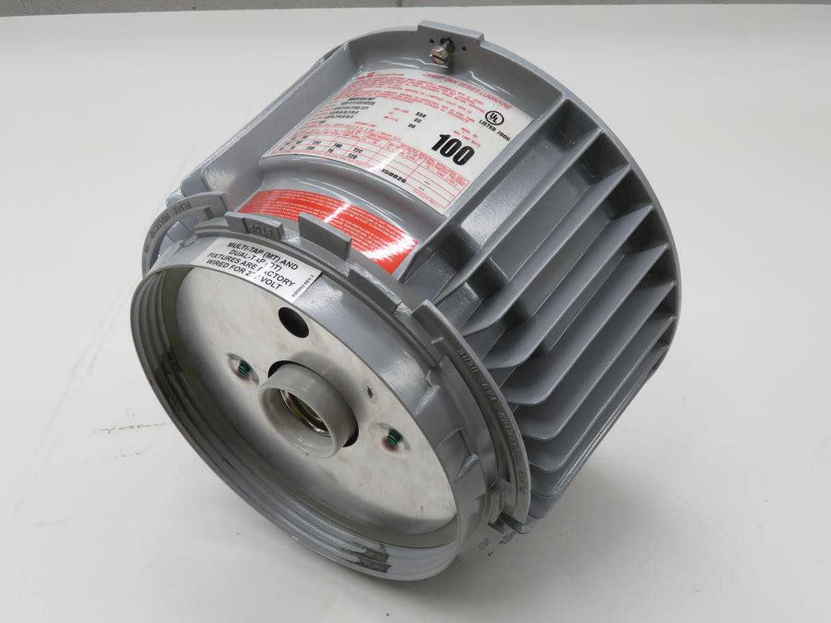 CROUSE HINDS DMVS100/MT CHAMP LIGHTING FIXTURE T231608 - LIGHT FIXTURES