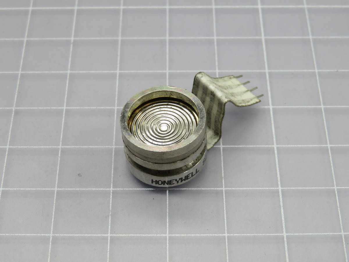 LOT OF 2 HONEYWELL SZ75945 PRESSURE-JZ STAINLESS T224328 - SENSORS