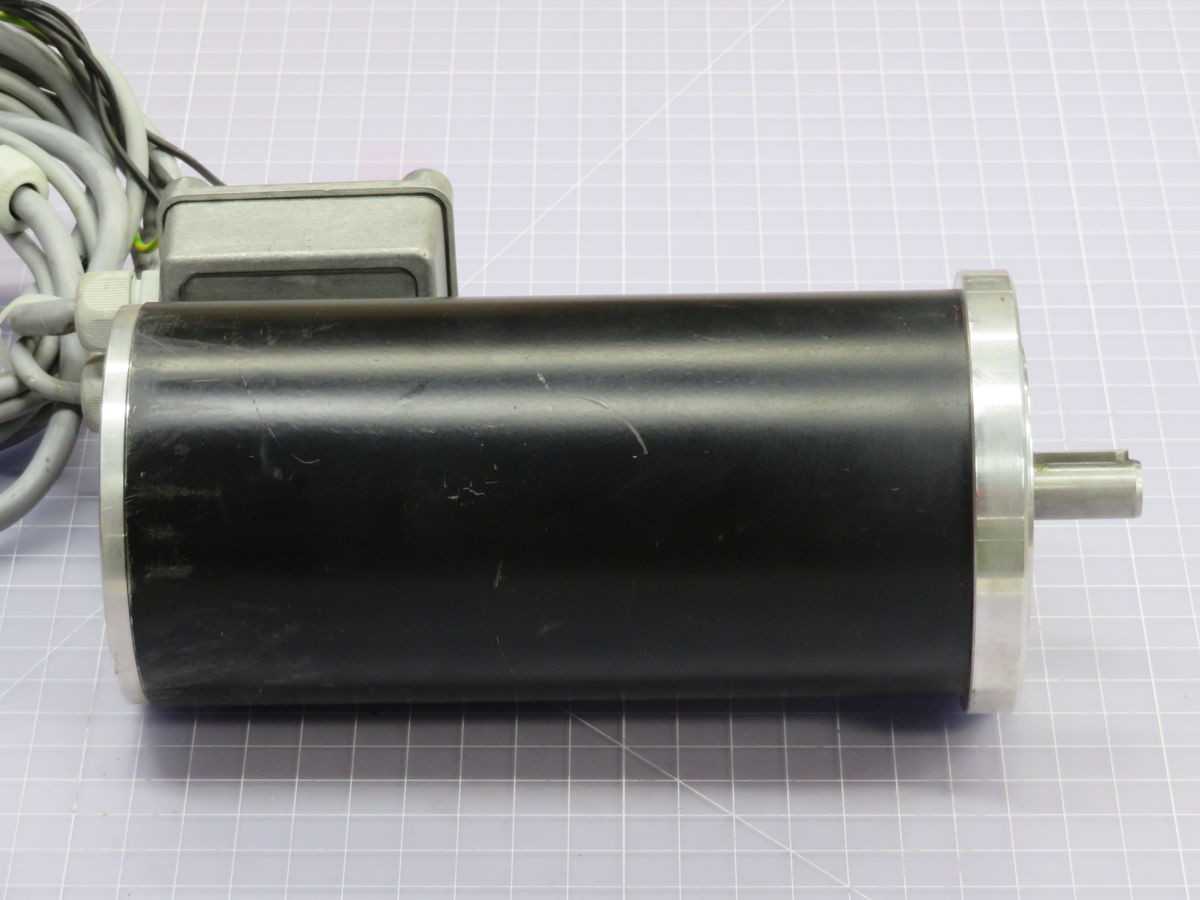LENZE SDSGAXX063-32 ASYNCHRONUS SERVO MOTOR T249033 - SERVO MOTORS