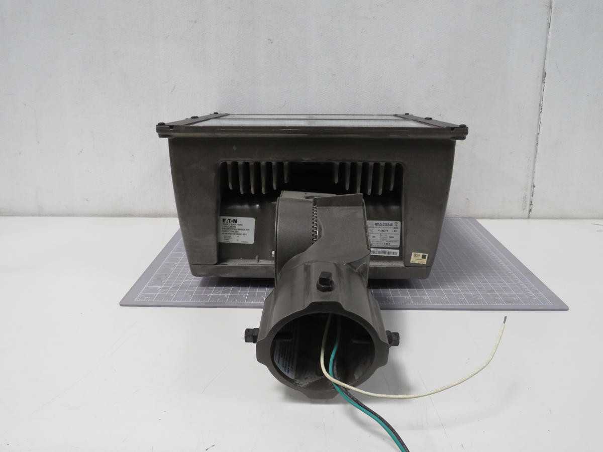 Eaton NFFLD-L-C100-S-480 Floodlight 480V 258W 0.55A - High Efficiency Lighting Solution - LIGHTING