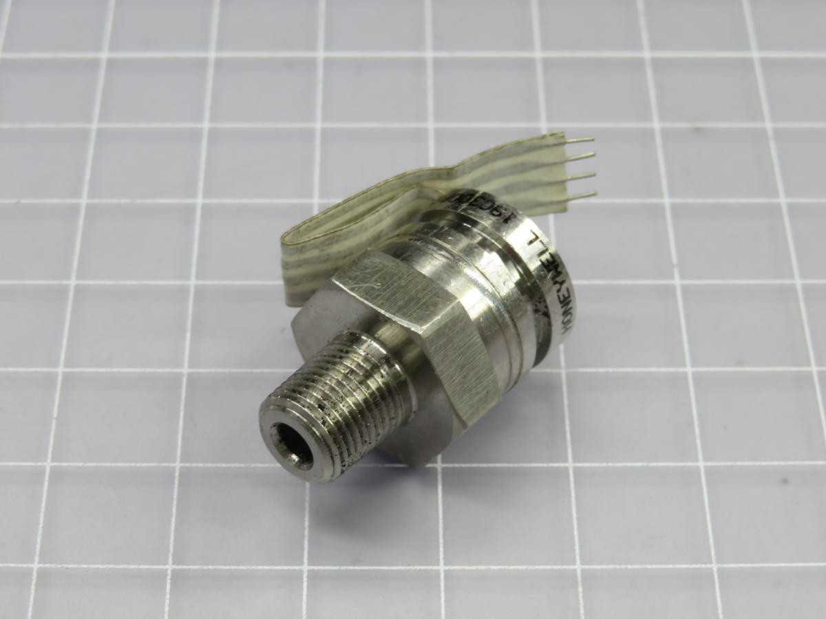 Lot Of 8 Honeywell 19C300PG4K Sensors 300 PSI 1/8" NPT 0.1V T223587 - SENSORS