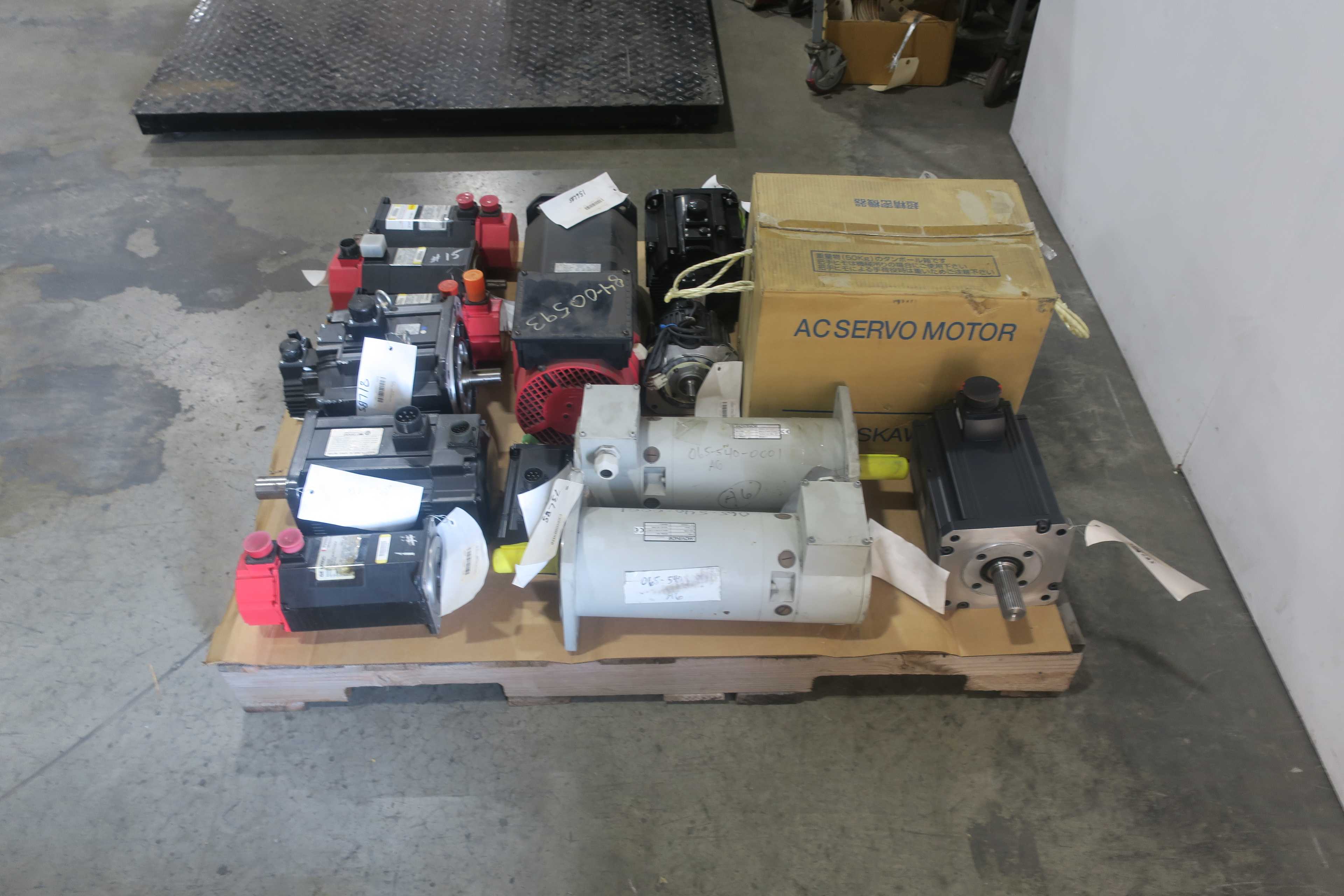 SKU 1785492 - 2 PALLETS OF ASSORTED SERVO MOTORS - SERVO MOTORS