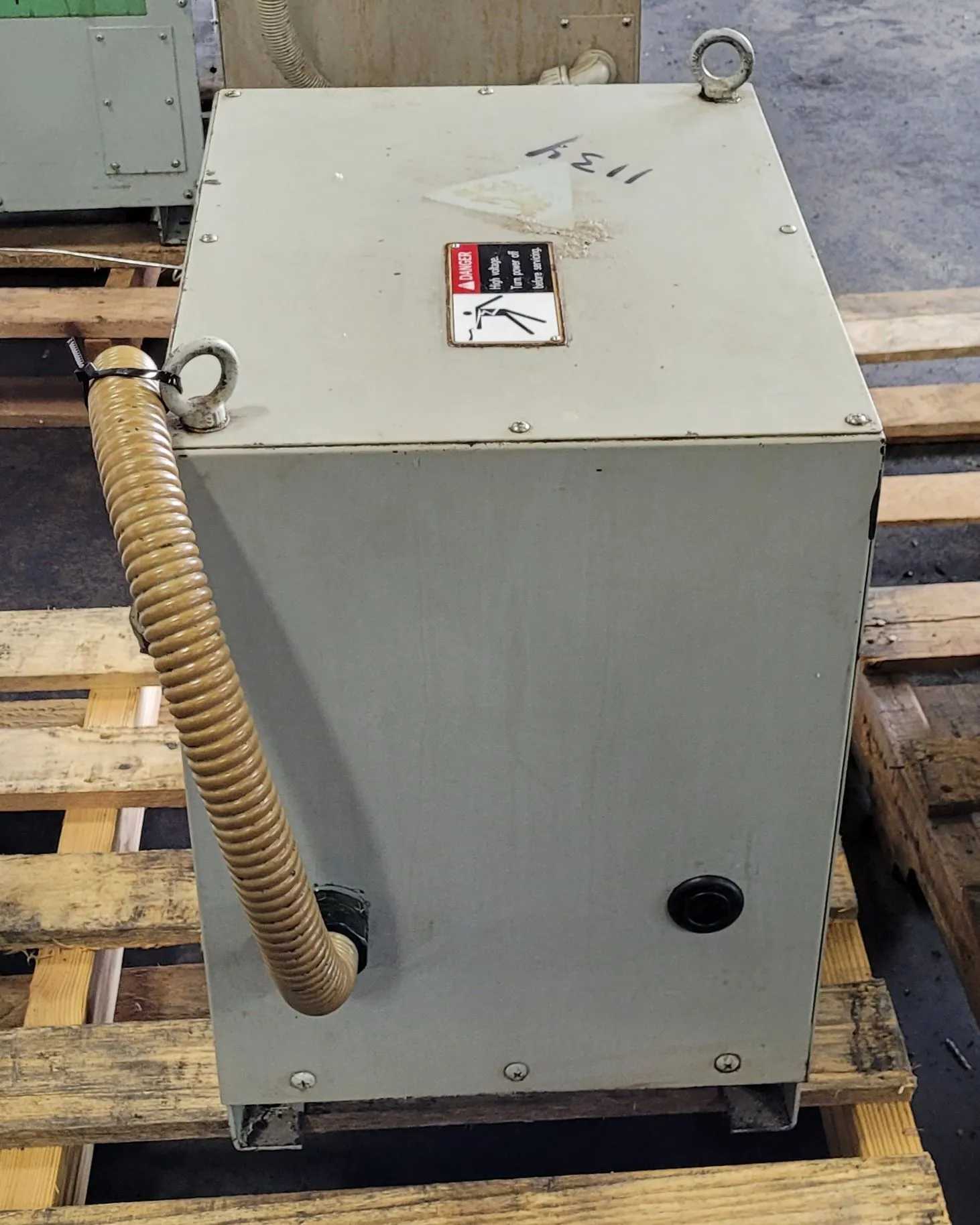 2012 9 KVA SWALLOW 440V-200V 3 PHASE STEP DOWN TRANSFORMER - 50/60 HZ - DRY TRANSFORMERS