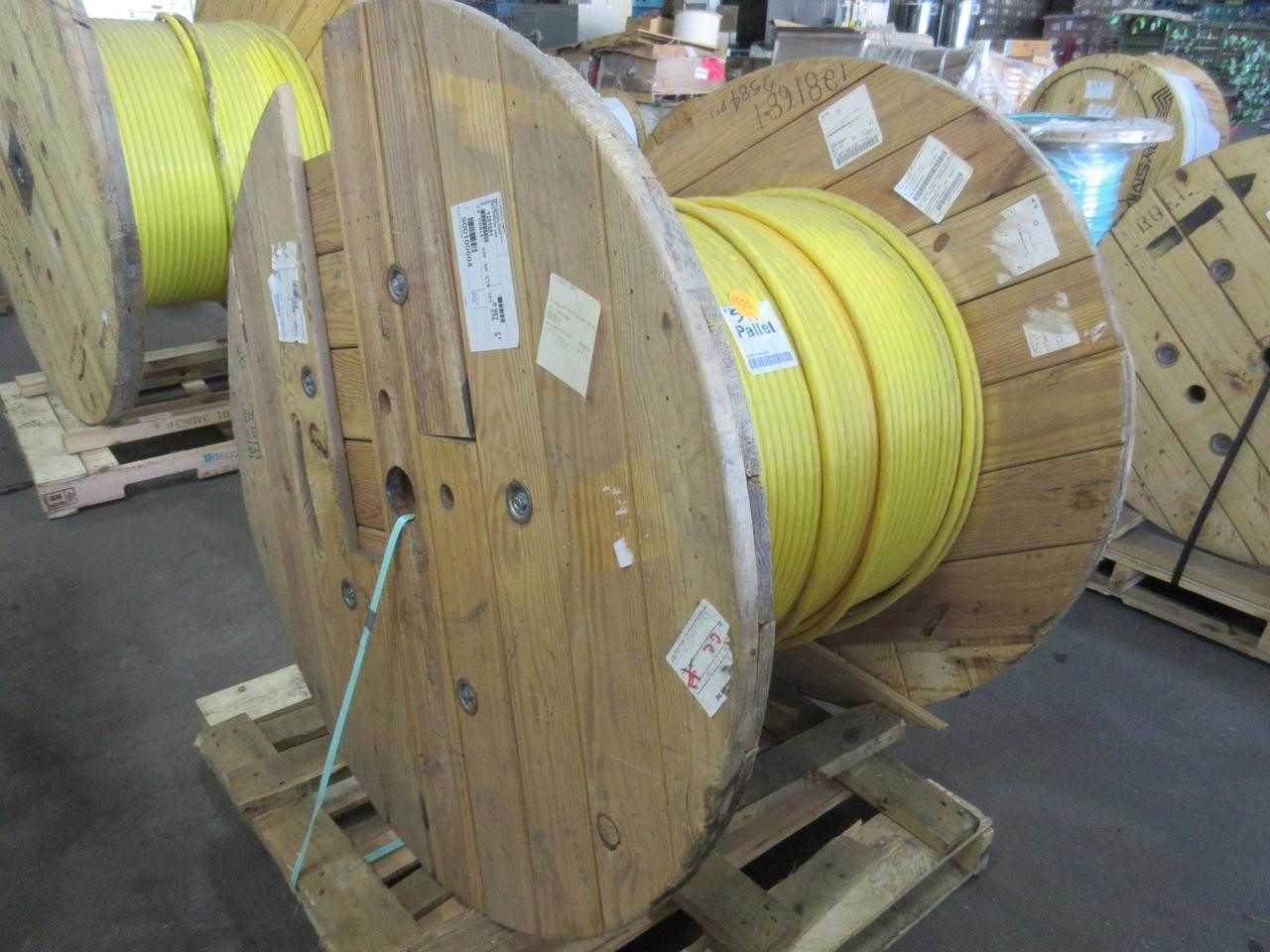 ADC SMF-28E/MAXI-STRIP SINGLE MODE 72 FIBER OPTICAL CABLE 72 F SM STR IFC 900 FT T108433 - FIBER OPTIC CABLE