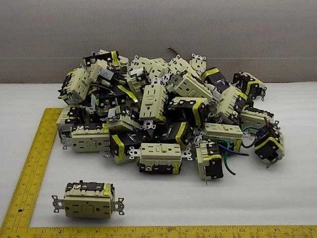 LOT OF 96 HUBBELL B-499 677 ELECTRICAL SOCKETS 2PO T20114 - PLUGS & RECEPTACLES