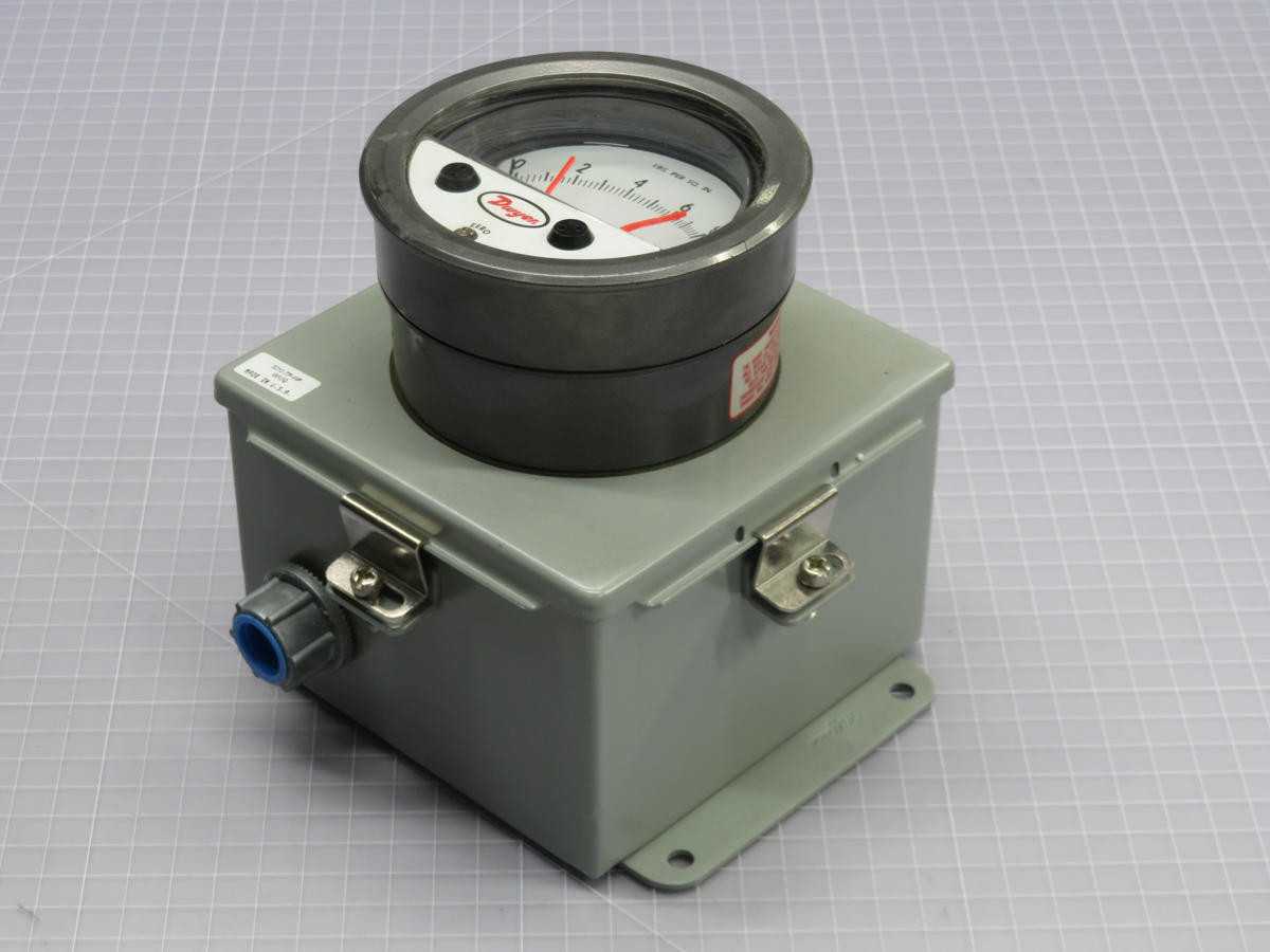 Dwyer 3210-TP-WP W12Q Photohelic Pressure Gauge - INSTRUMENTATION