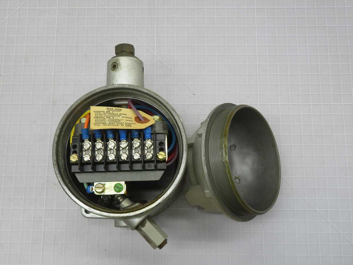BARKSDALE D2X-D150 PRESSURE SWITCH T222915 - SWITCHES