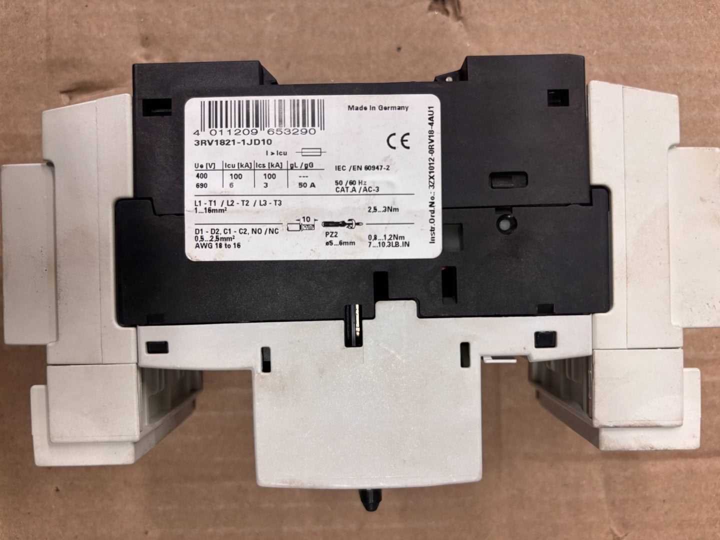 SIEMENS 3RV1821-1JD10 MOLDED CASE CIRCUIT BREAKER - CIRCUIT BREAKERS